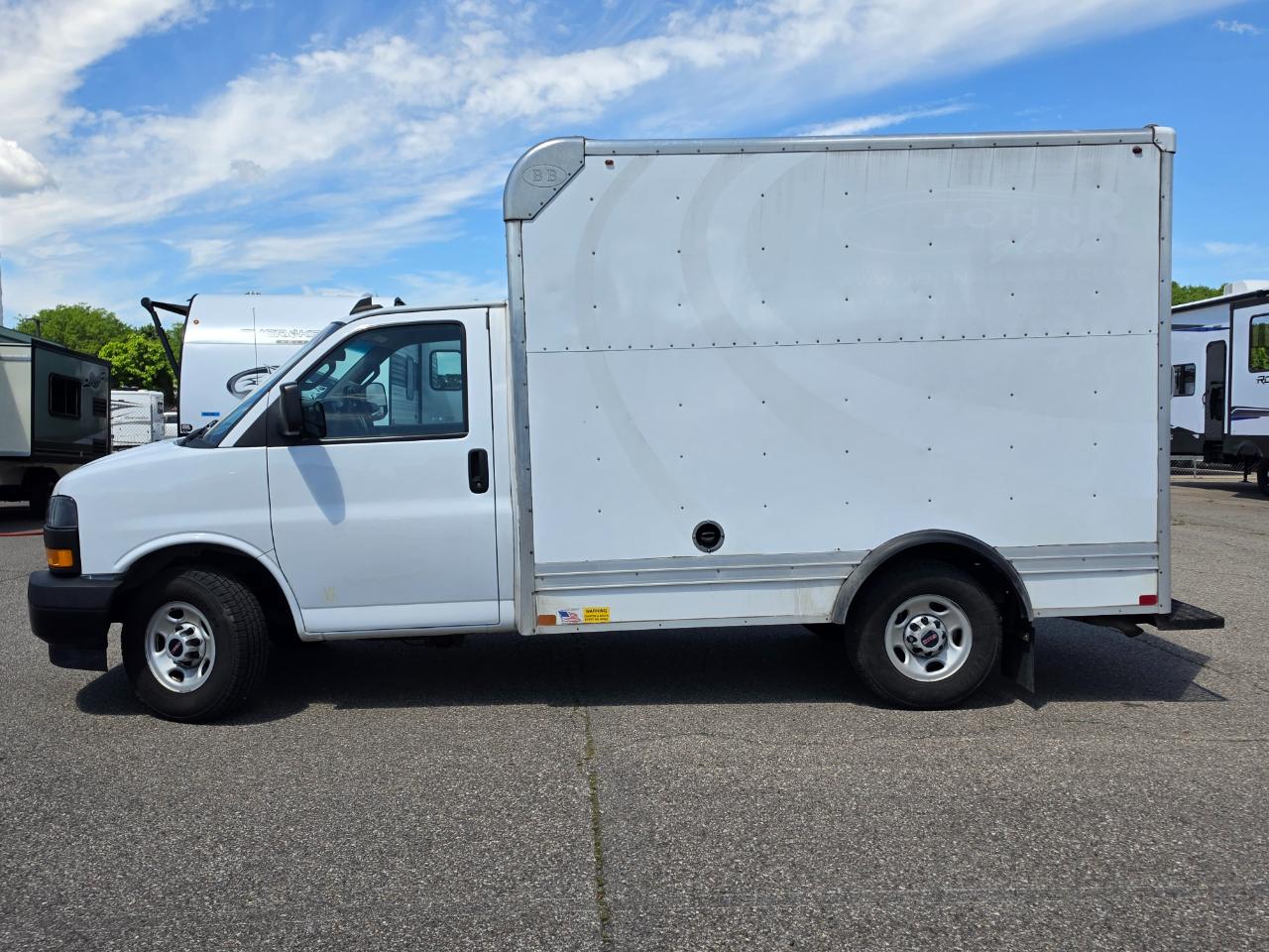 GMC Savana Commercial Cutaway 3500 Van 139" 2021