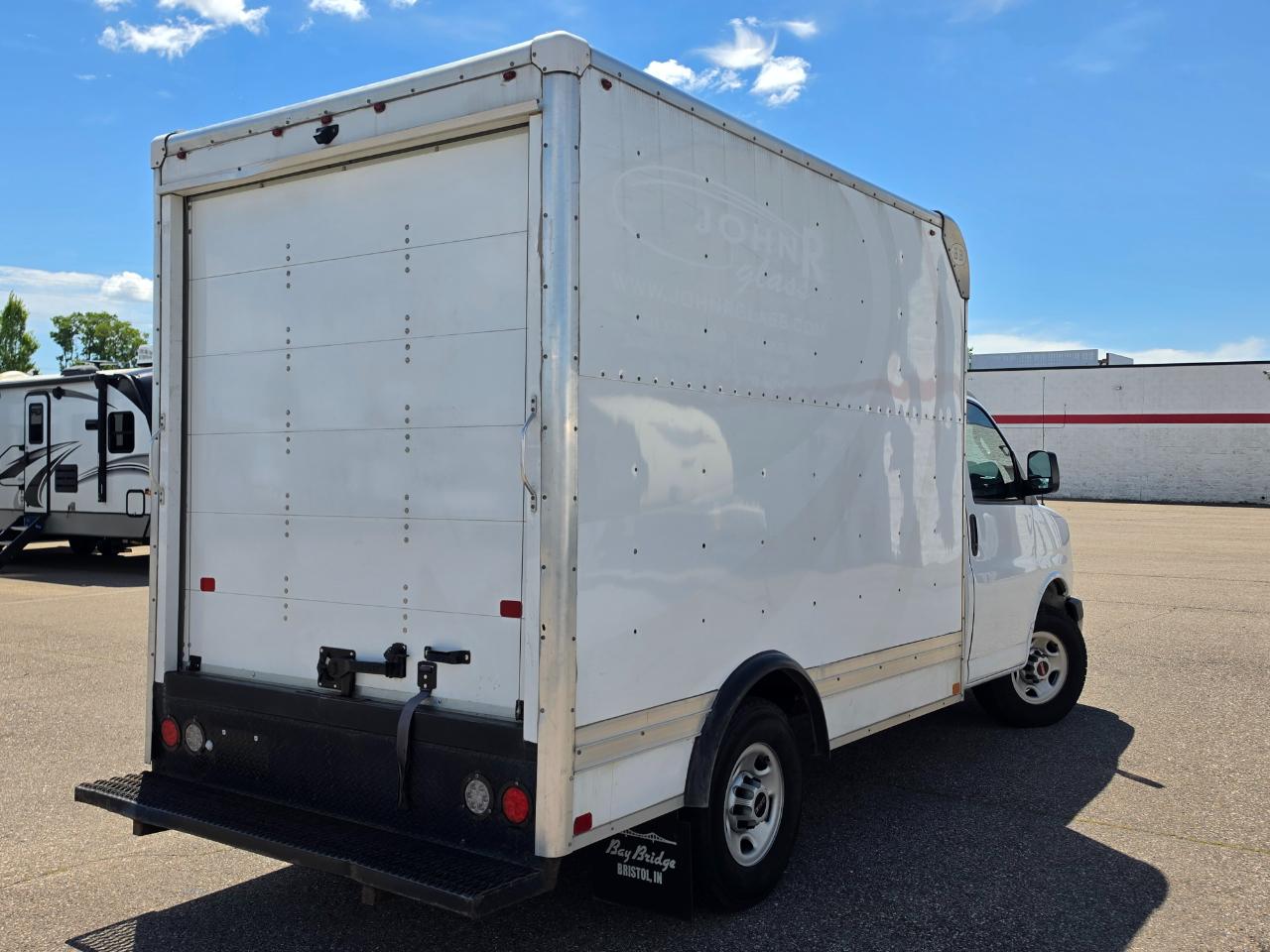 GMC Savana Commercial Cutaway 3500 Van 139" 2021
