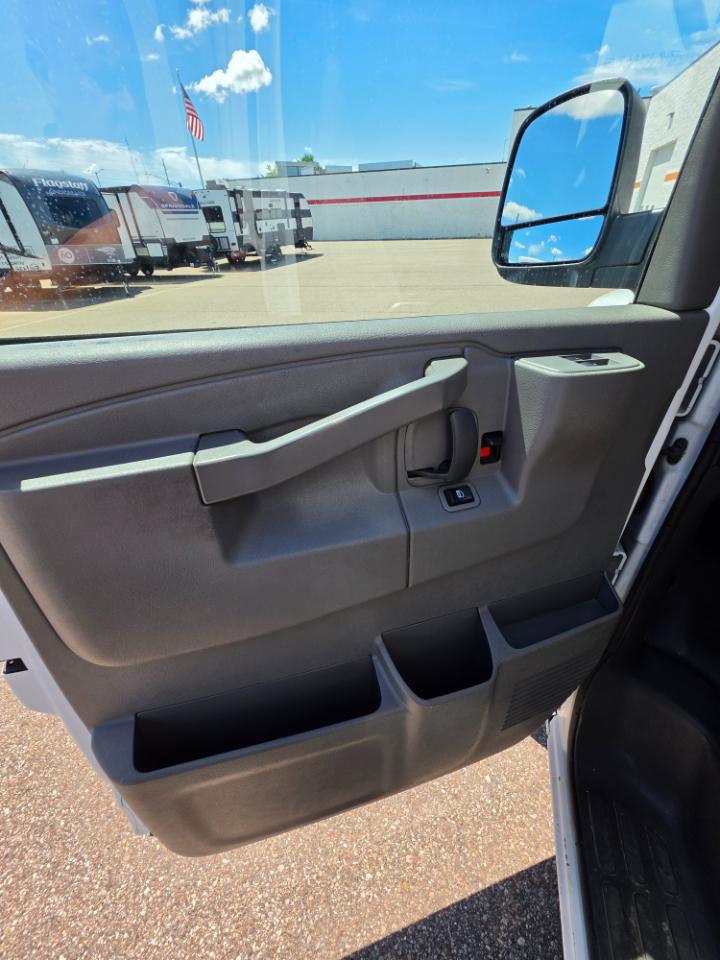 GMC Savana Commercial Cutaway 3500 Van 139" 2021