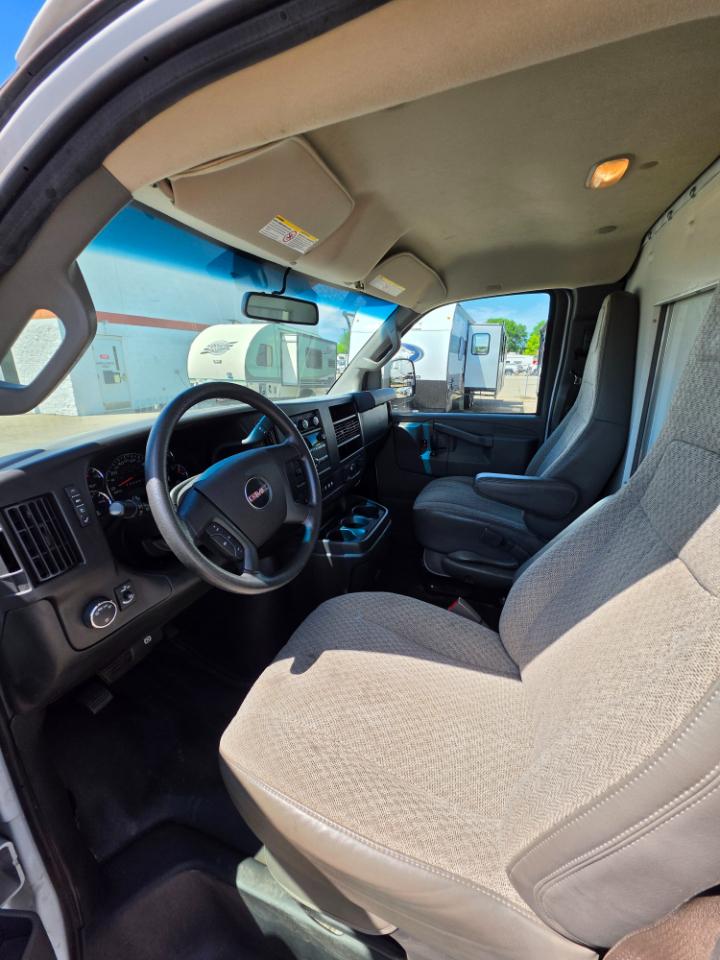 GMC Savana Commercial Cutaway 3500 Van 139" 2021