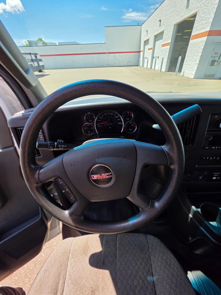 GMC Savana Commercial Cutaway 3500 Van 139" 2021