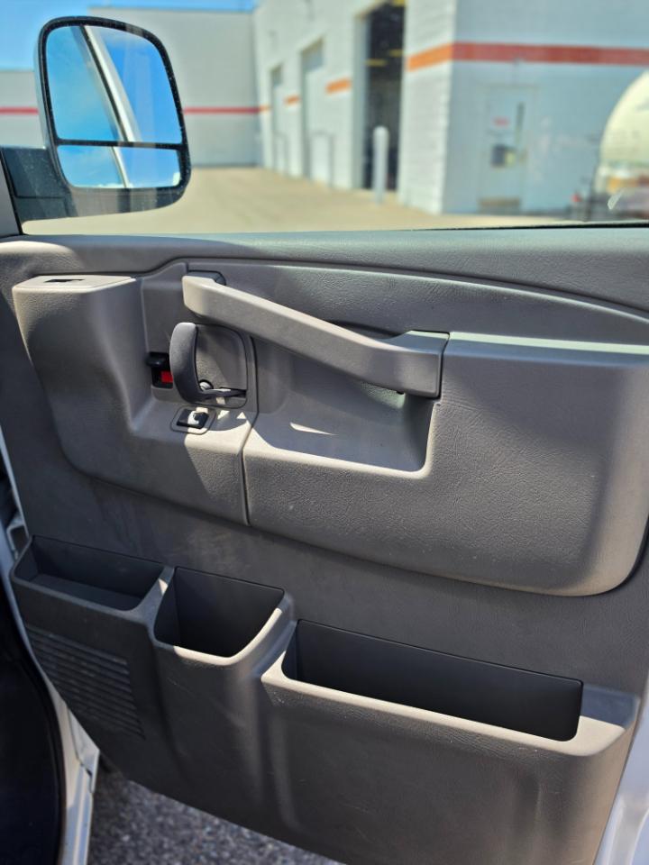 GMC Savana Commercial Cutaway 3500 Van 139" 2021