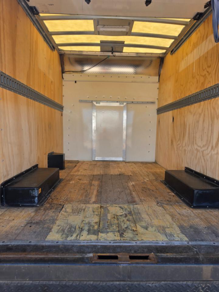 GMC Savana Commercial Cutaway 3500 Van 139" 2021