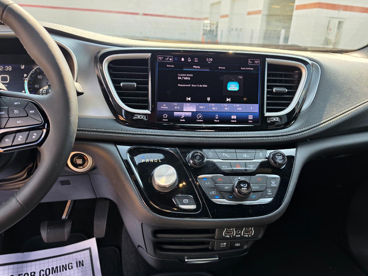 Chrysler Pacifica Touring AWD 2022