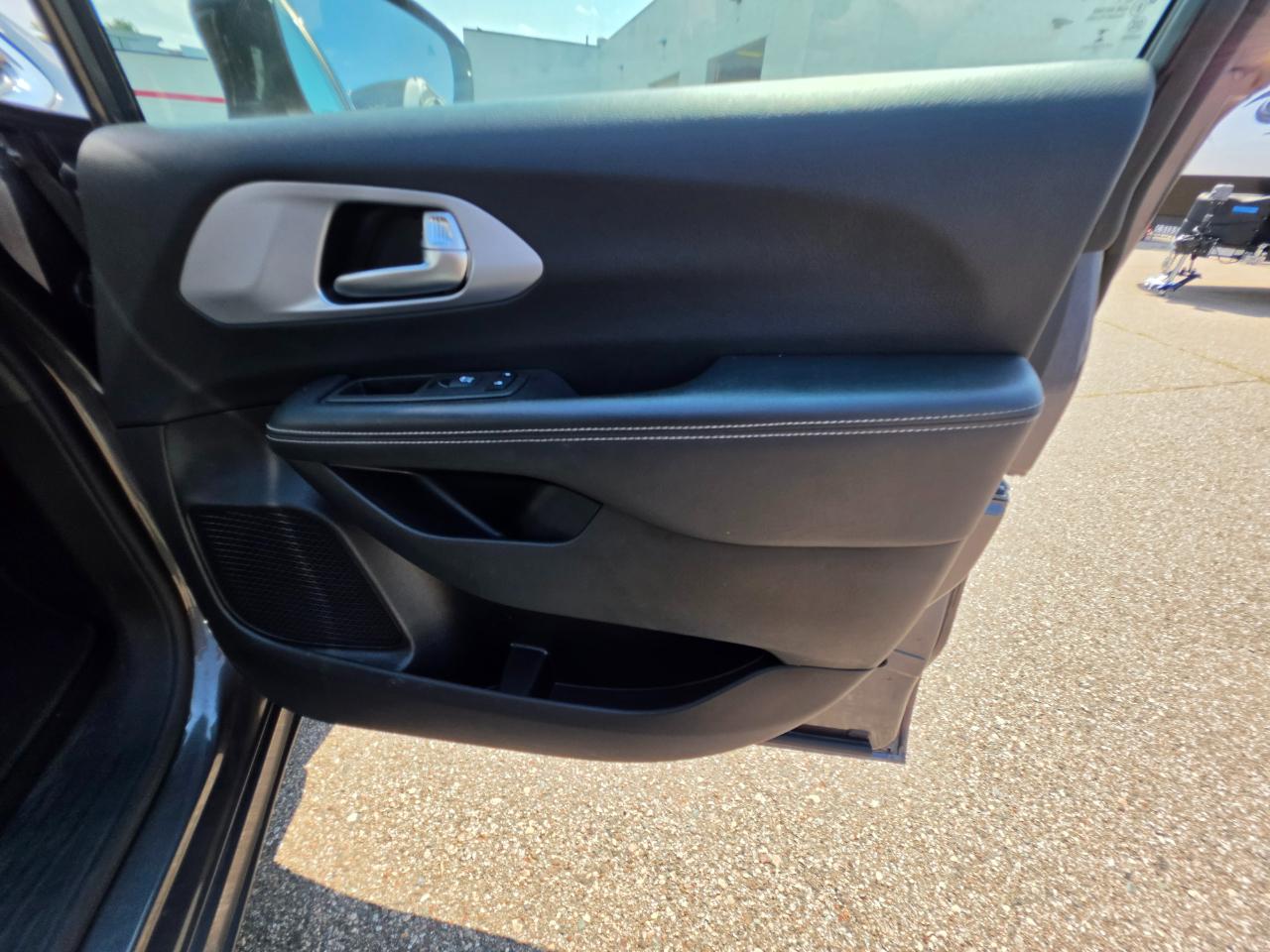 Chrysler Pacifica Touring AWD 2022