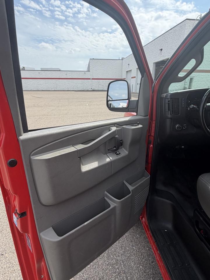 Chevrolet Express Cargo Van RWD 2500 135" 2021