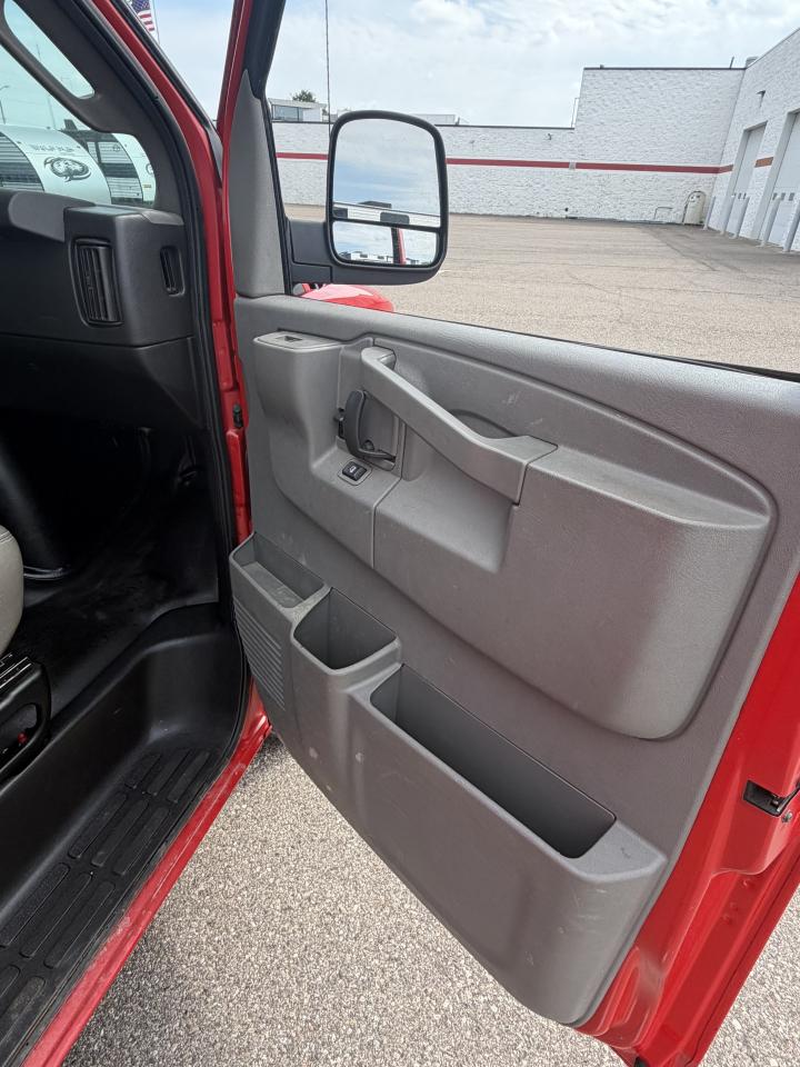 Chevrolet Express Cargo Van RWD 2500 135" 2021
