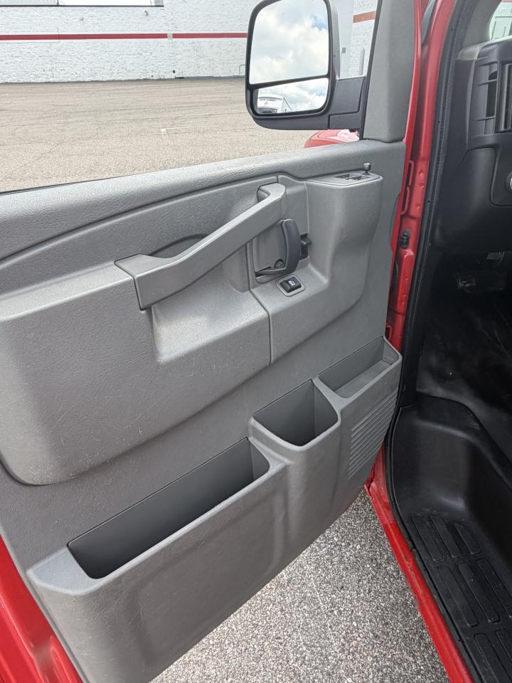 Chevrolet Express Cargo Van RWD 2500 135" 2021