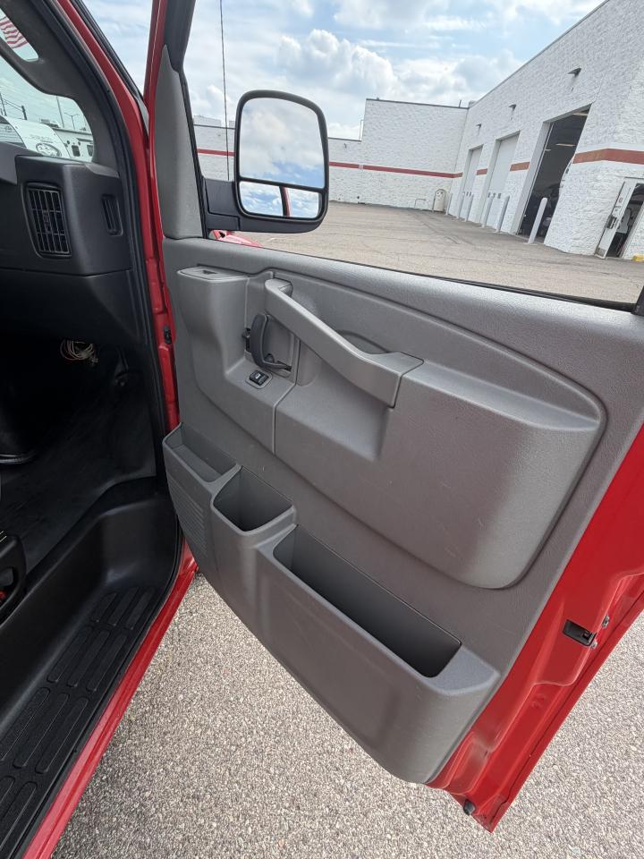 Chevrolet Express Cargo Van RWD 2500 135" 2021
