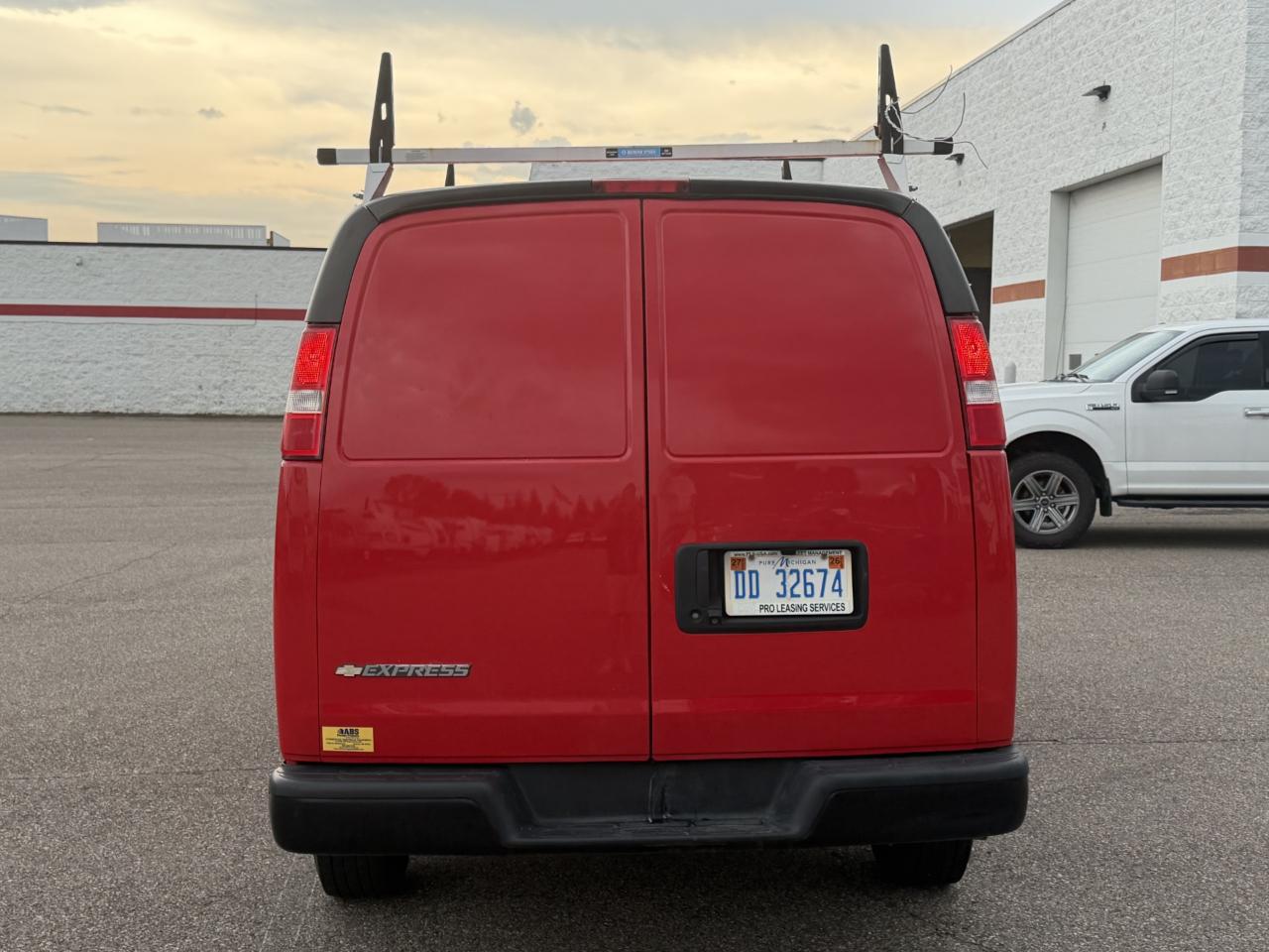 Chevrolet Express Cargo Van RWD 2500 135" 2021