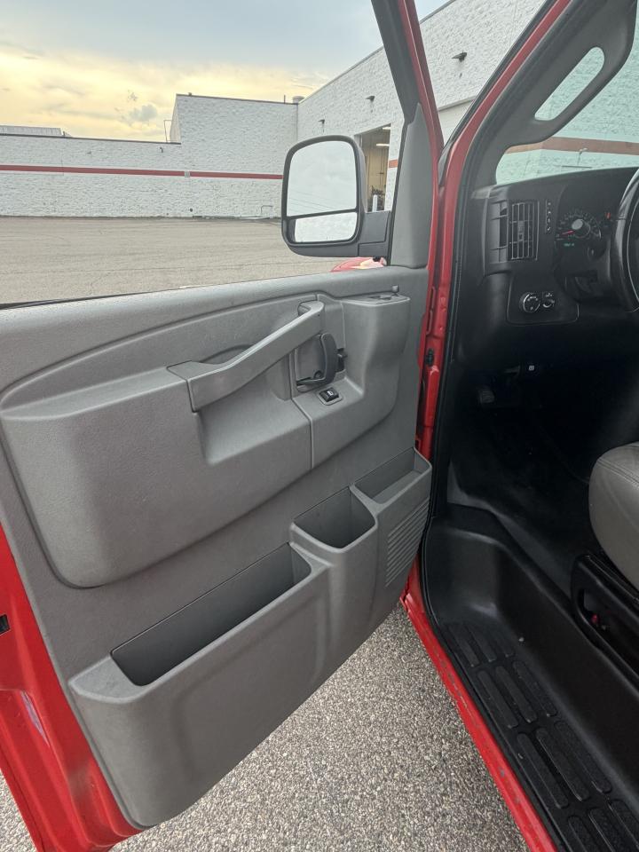 Chevrolet Express Cargo Van RWD 2500 135" 2021