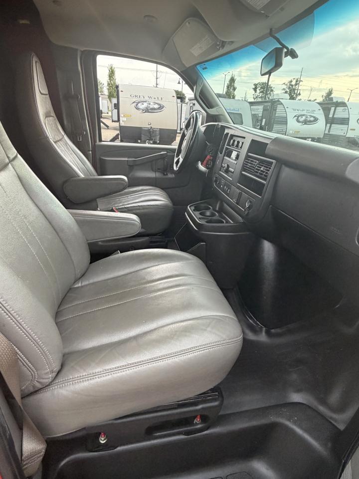Chevrolet Express Cargo Van RWD 2500 135" 2021