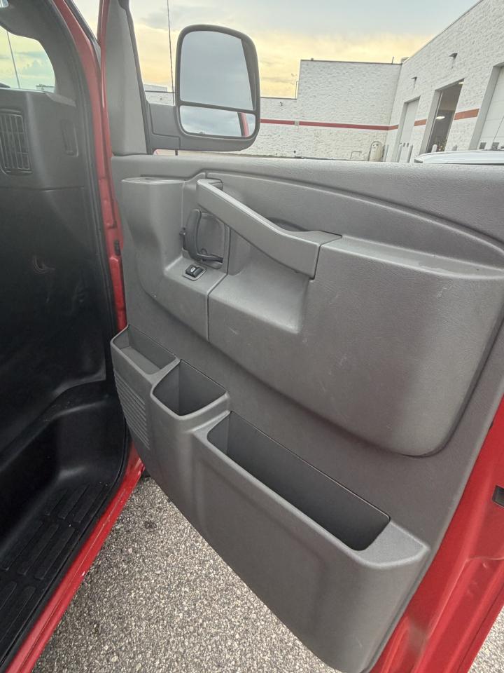 Chevrolet Express Cargo Van RWD 2500 135" 2021