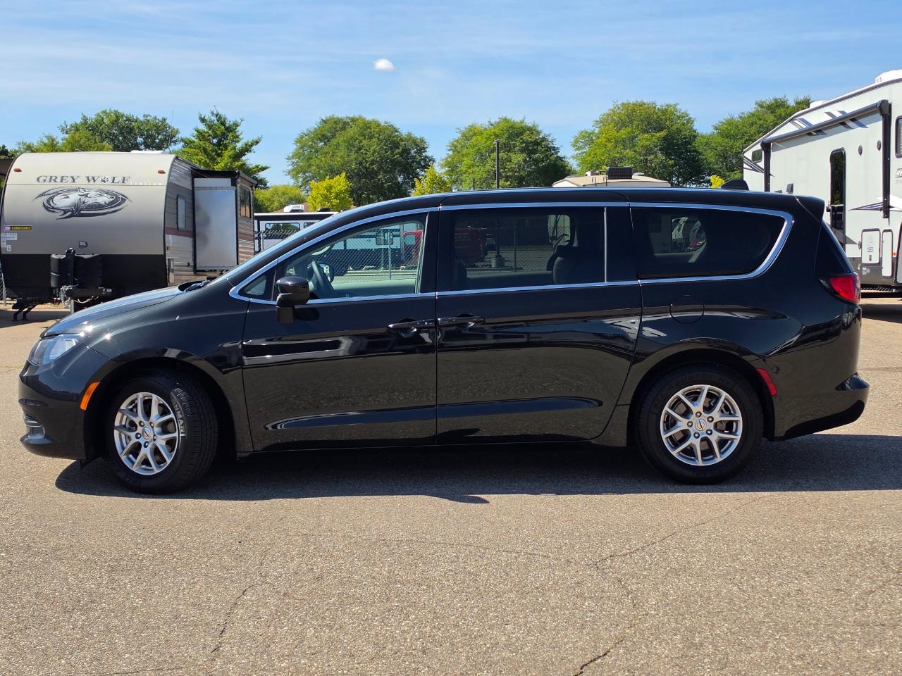 Chrysler Voyager LX FWD 2023