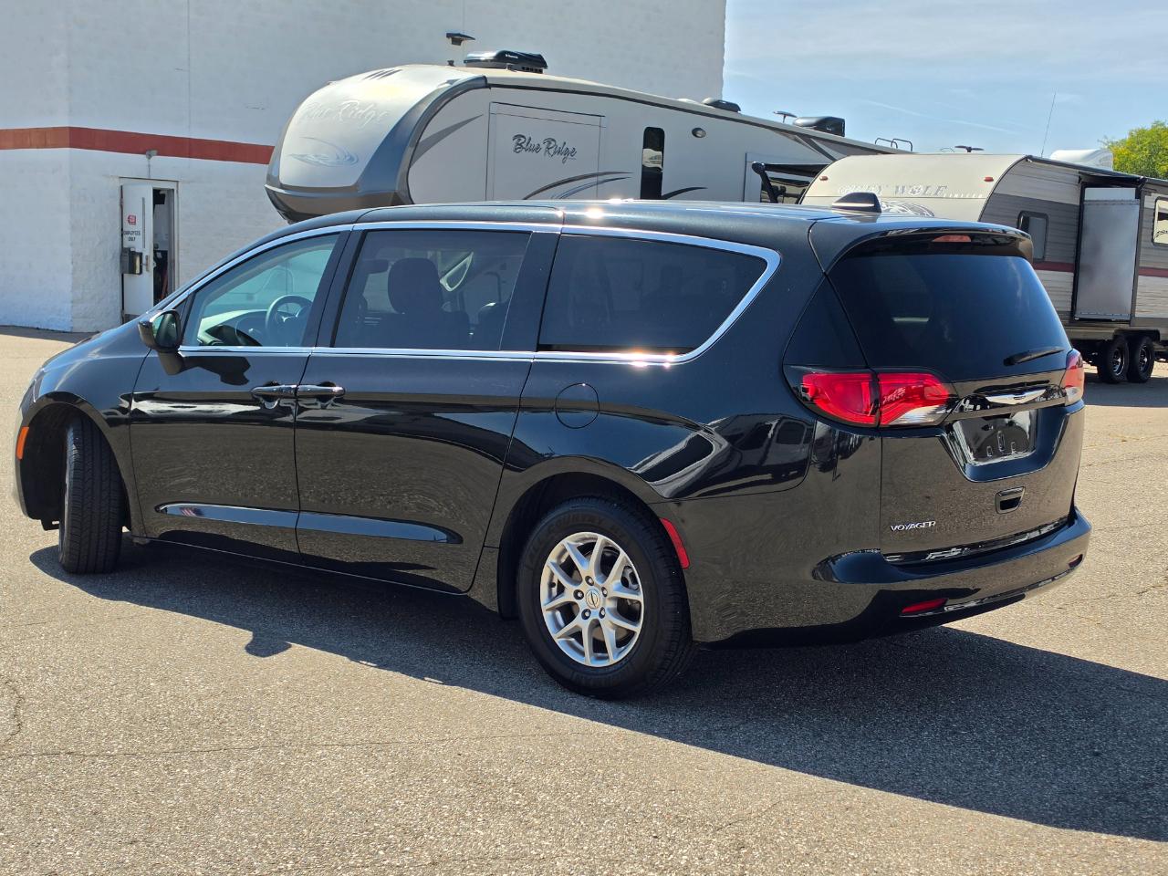 Chrysler Voyager LX FWD 2023