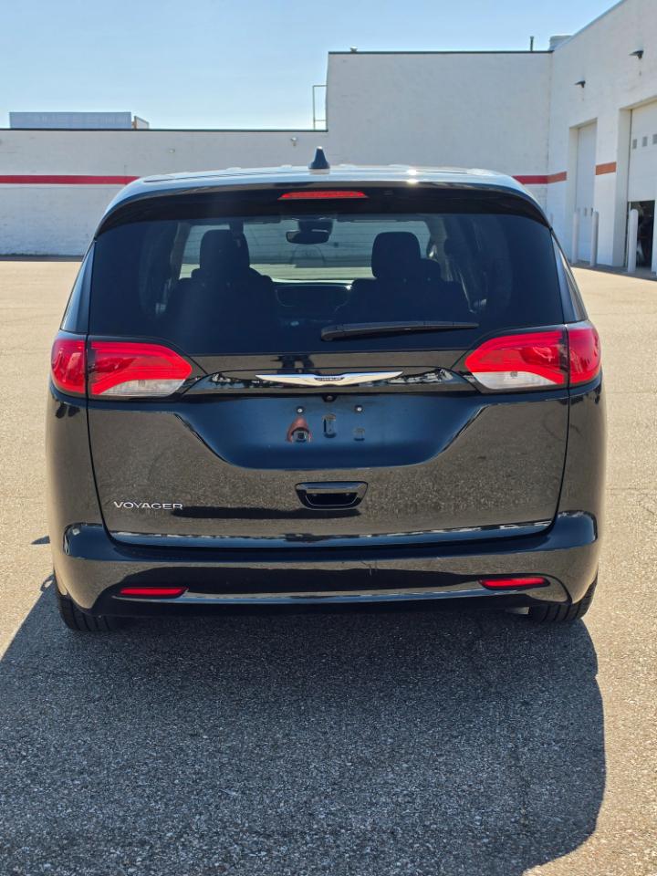 Chrysler Voyager LX FWD 2023