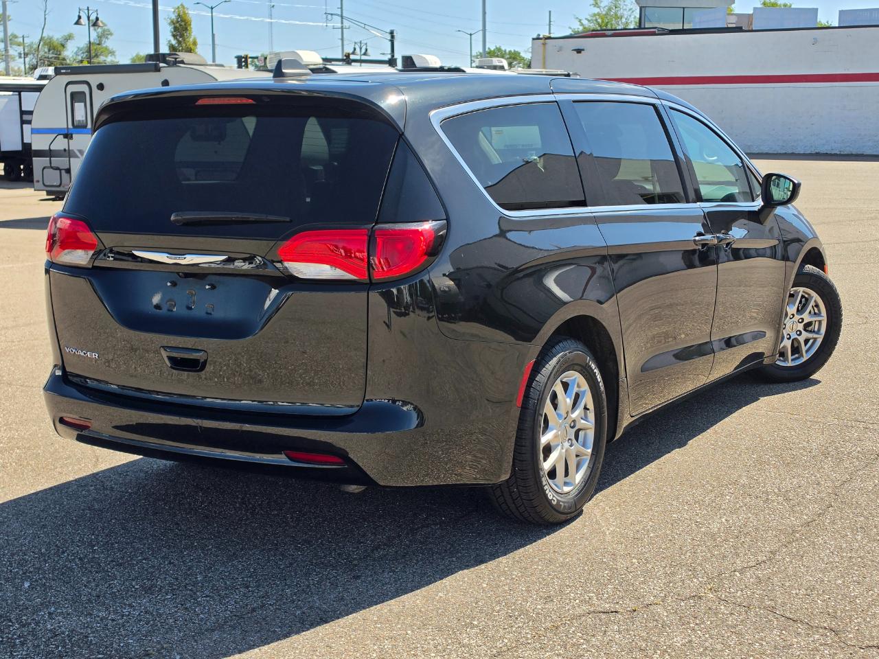 Chrysler Voyager LX FWD 2023