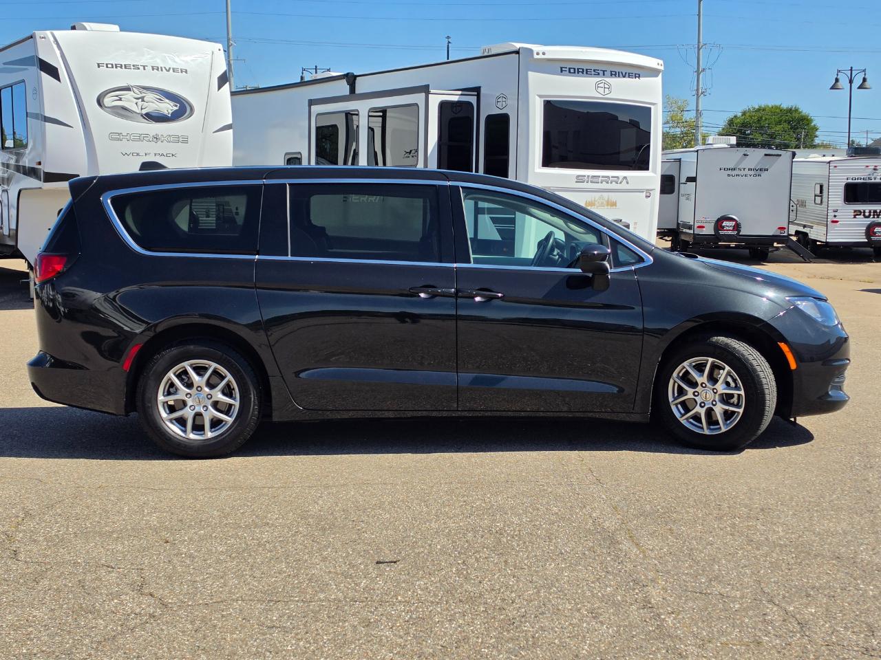 Chrysler Voyager LX FWD 2023