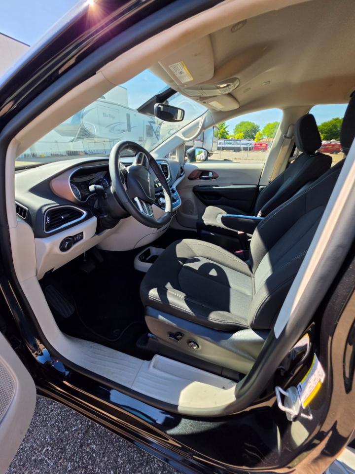 Chrysler Voyager LX FWD 2023