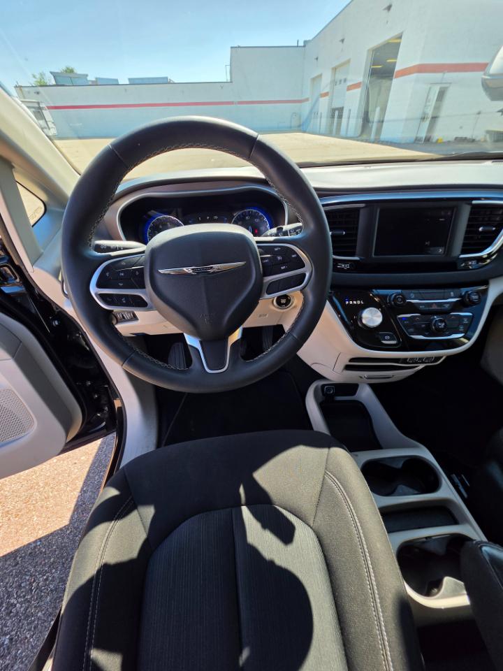 Chrysler Voyager LX FWD 2023