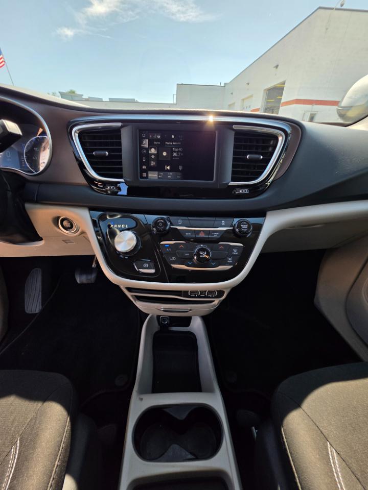 Chrysler Voyager LX FWD 2023