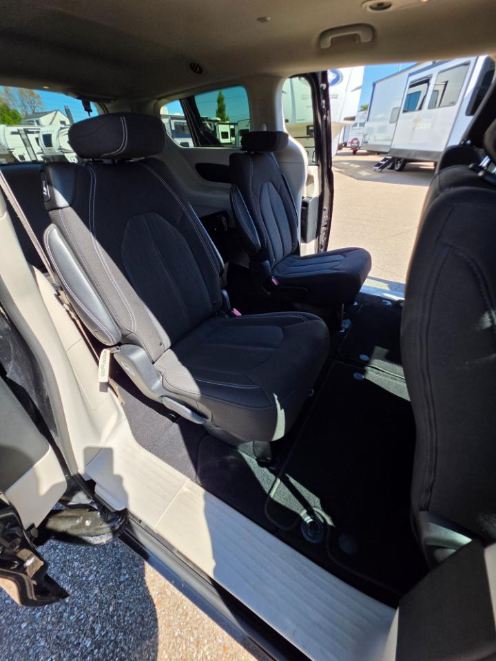 Chrysler Voyager LX FWD 2023