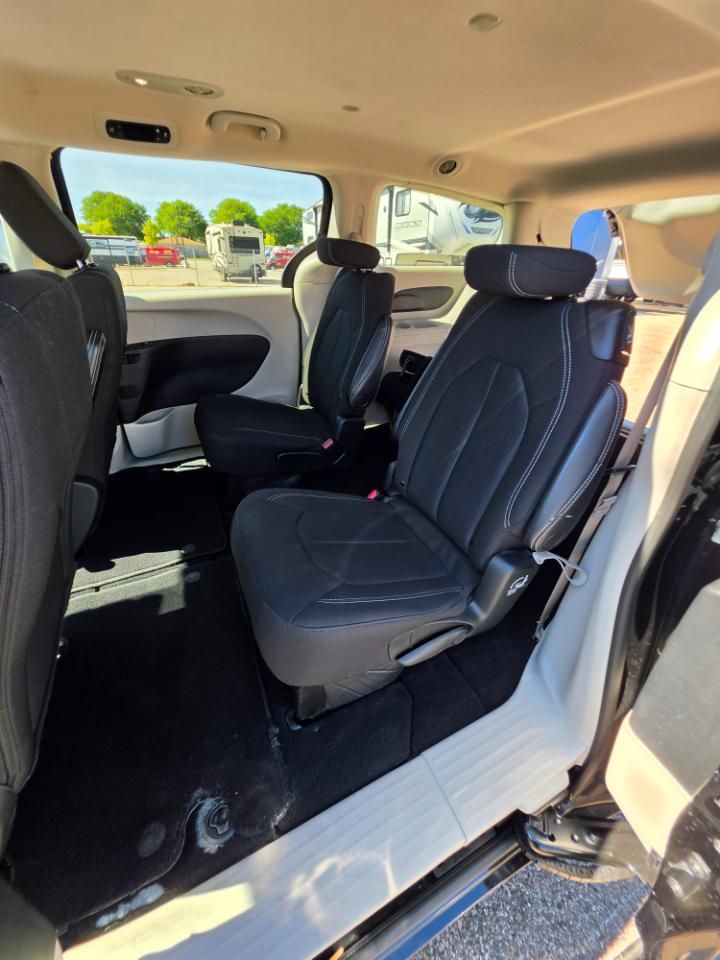 Chrysler Voyager LX FWD 2023