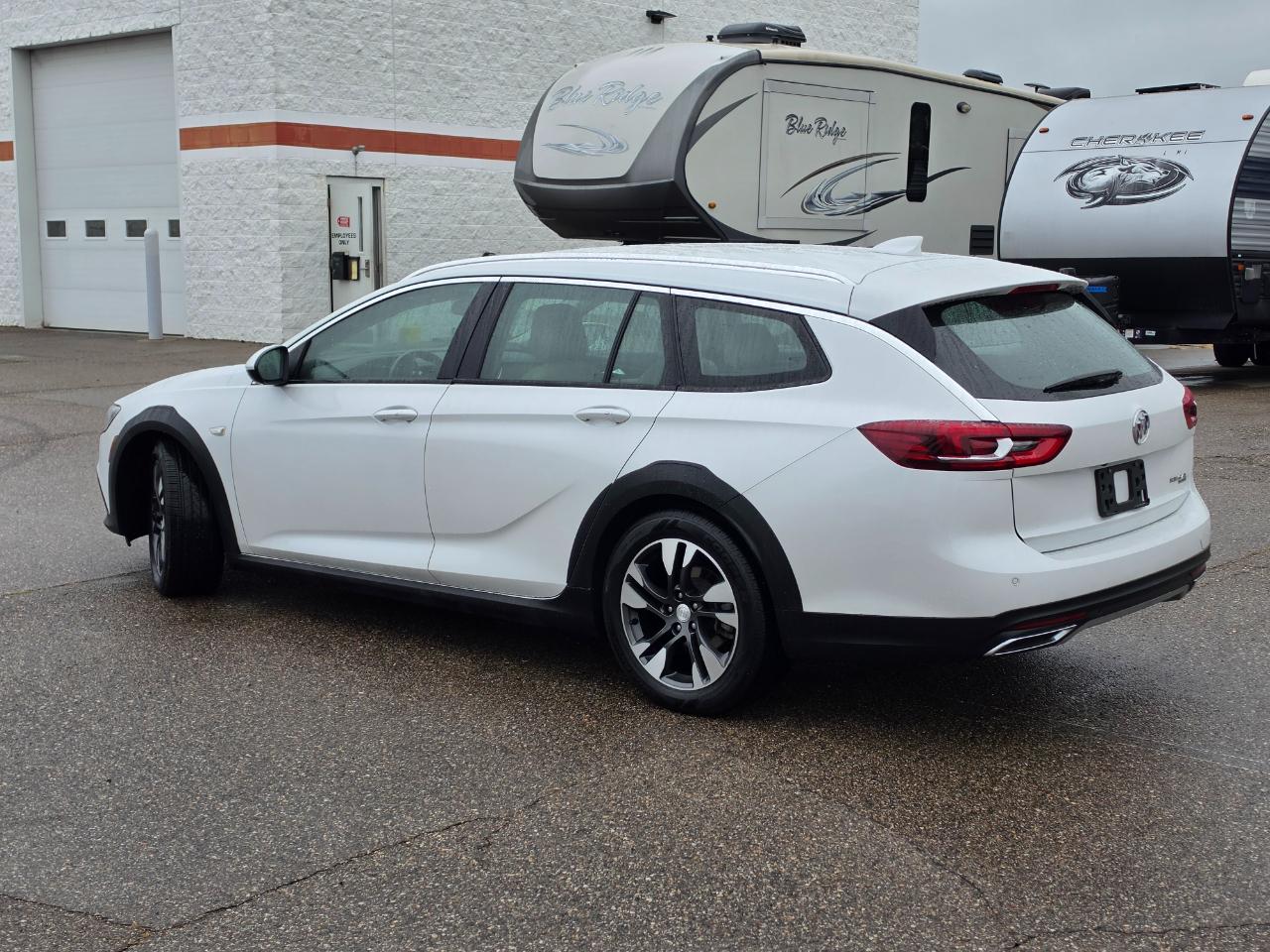 Buick Regal TourX 5dr Wgn Essence AWD 2019