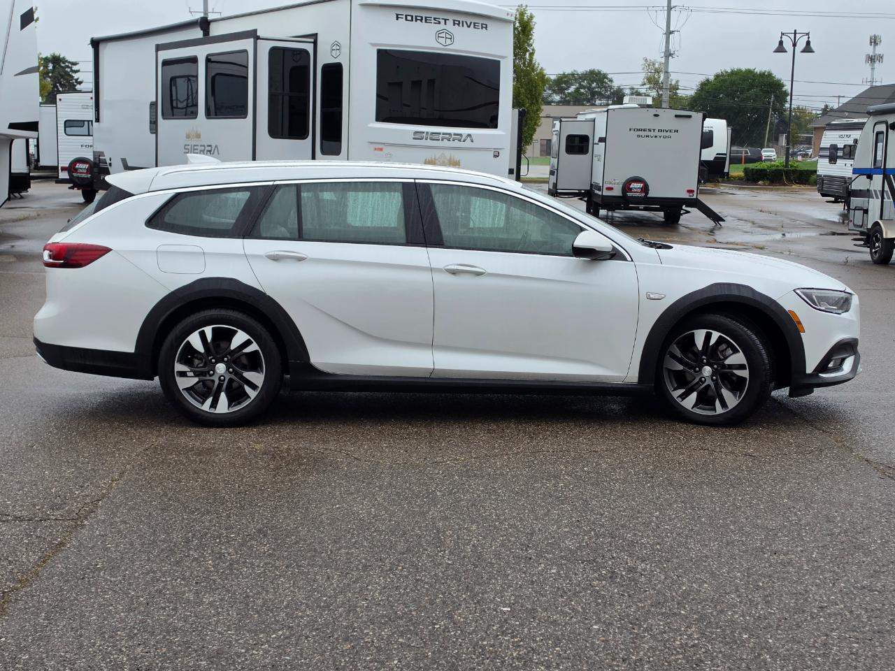 Buick Regal TourX 5dr Wgn Essence AWD 2019