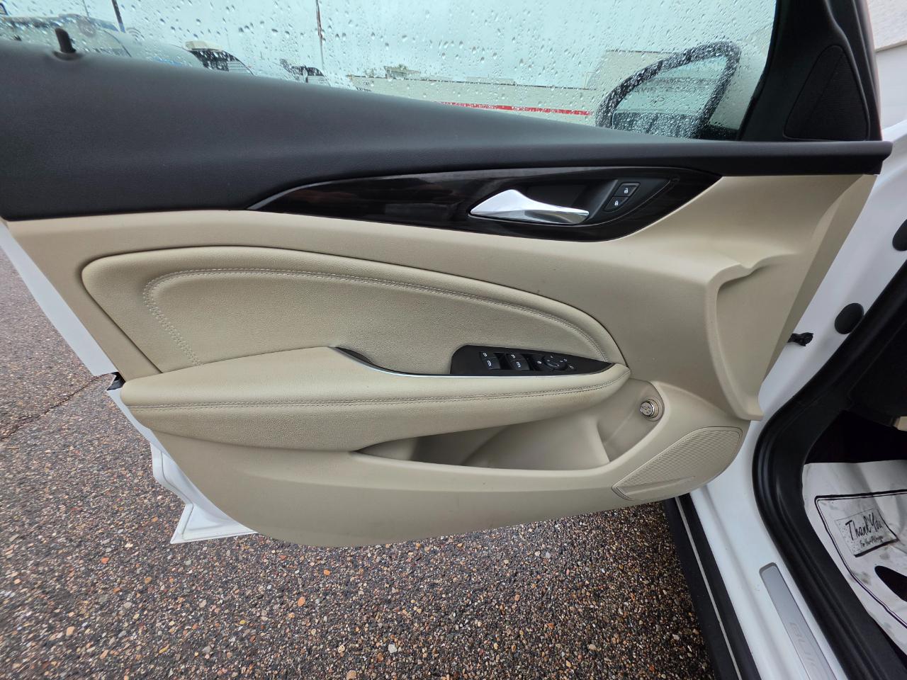 Buick Regal TourX 5dr Wgn Essence AWD 2019