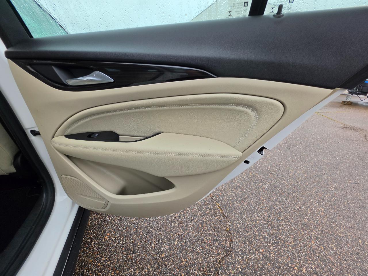 Buick Regal TourX 5dr Wgn Essence AWD 2019