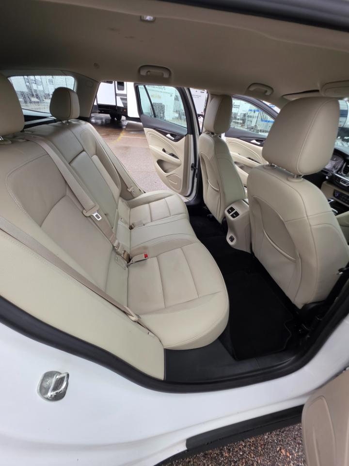 Buick Regal TourX 5dr Wgn Essence AWD 2019