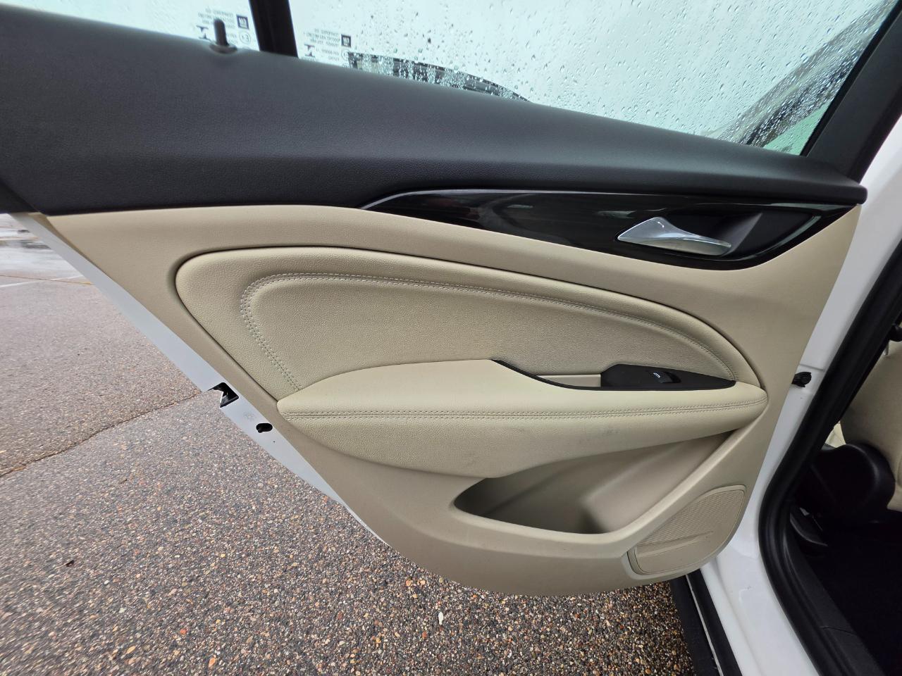Buick Regal TourX 5dr Wgn Essence AWD 2019