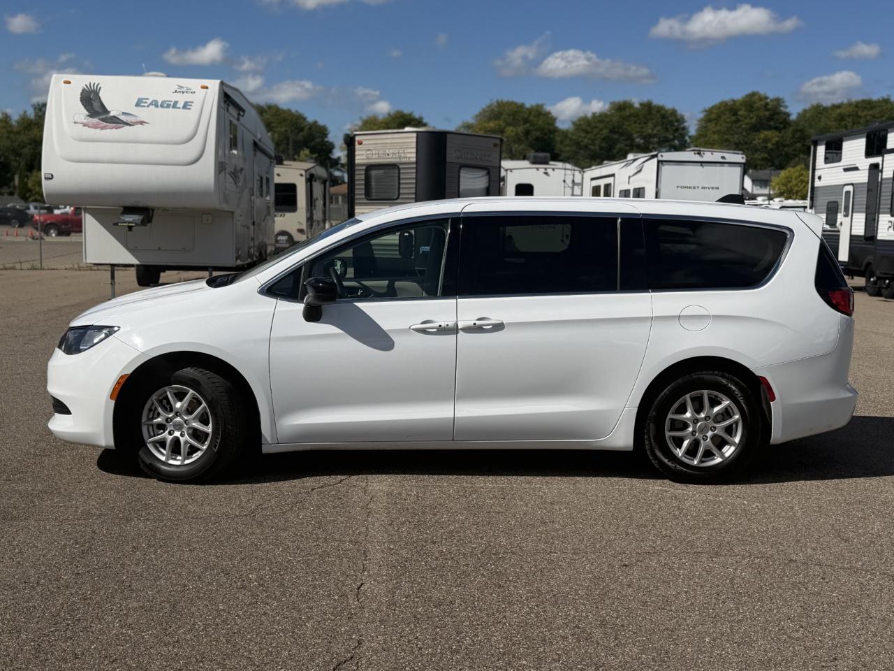 Chrysler Voyager LX FWD 2024