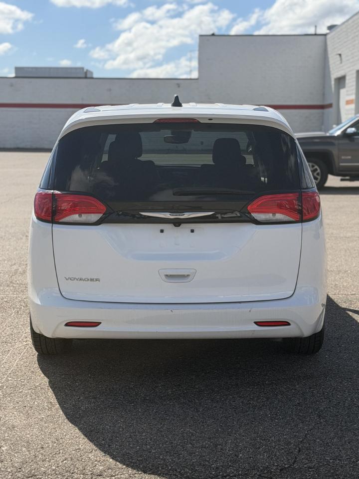 Chrysler Voyager LX FWD 2024