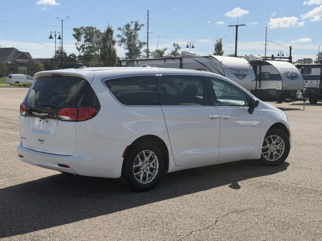 Chrysler Voyager LX FWD 2024