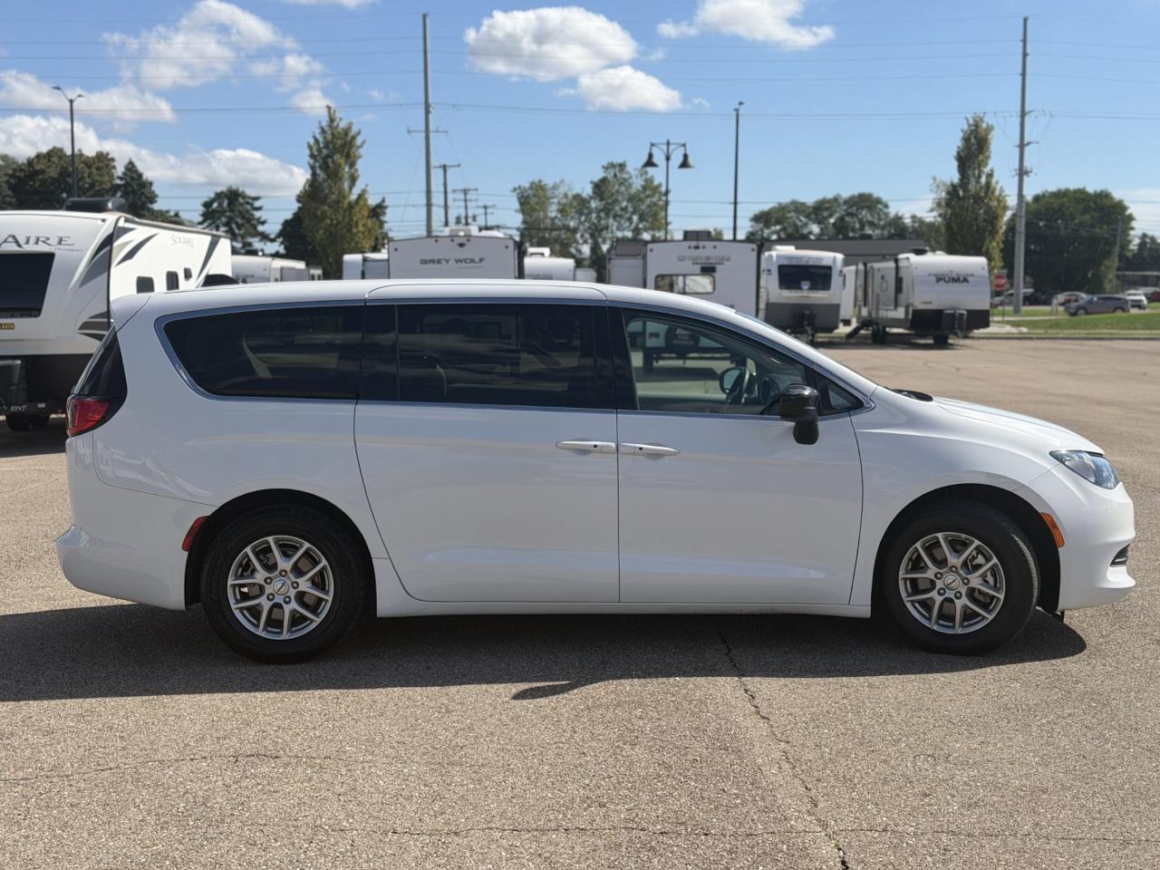 Chrysler Voyager LX FWD 2024
