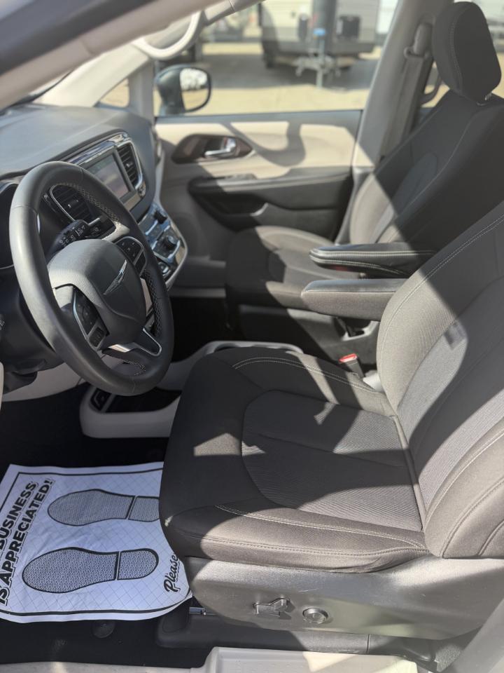 Chrysler Voyager LX FWD 2024