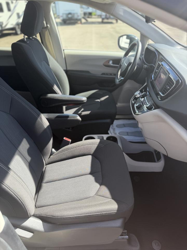 Chrysler Voyager LX FWD 2024
