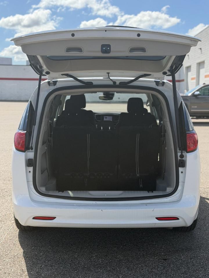 Chrysler Voyager LX FWD 2024