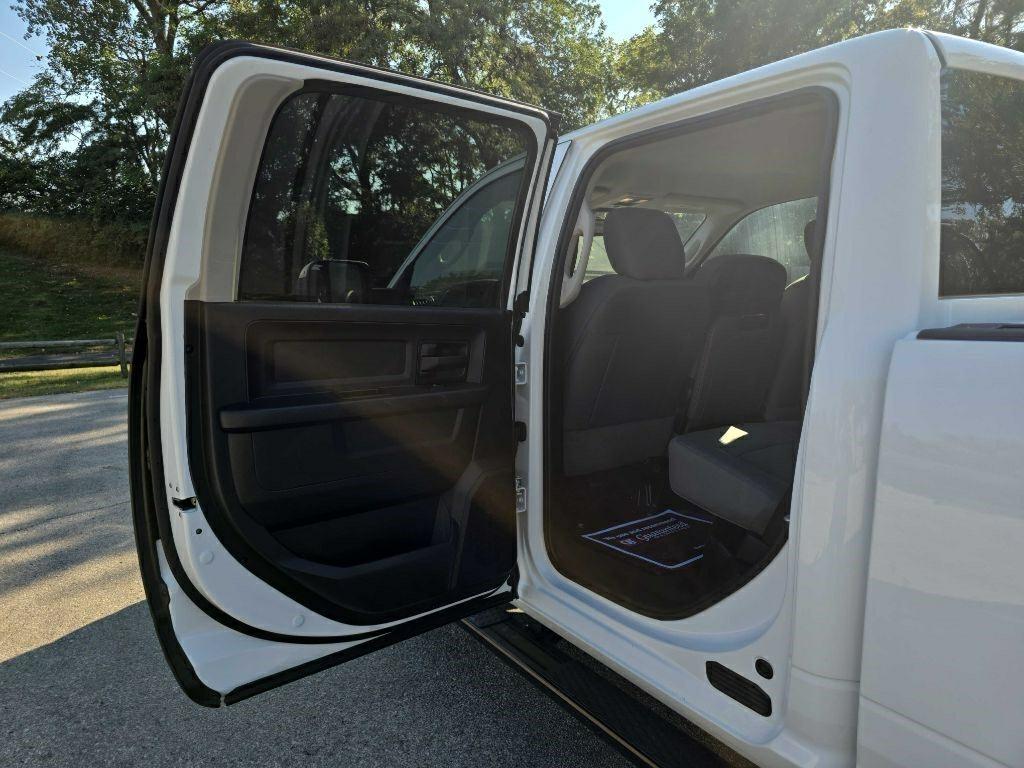 RAM 2500 Tradesman Crew Cab LWB 4WD 2016