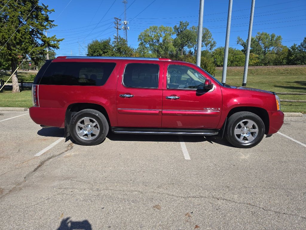 2008 Gmc Yukon XL 1500 Denali photo 3