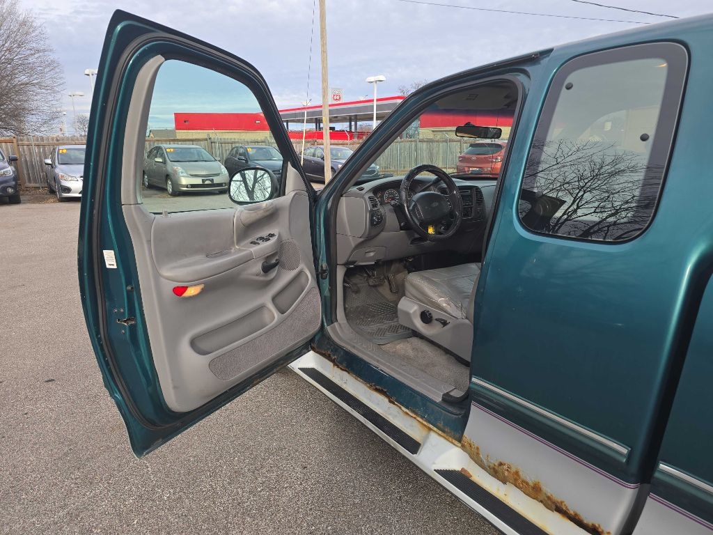 Ford F-150 SuperCab Short Bed 2WD 1997