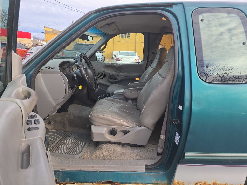 Ford F-150 SuperCab Short Bed 2WD 1997