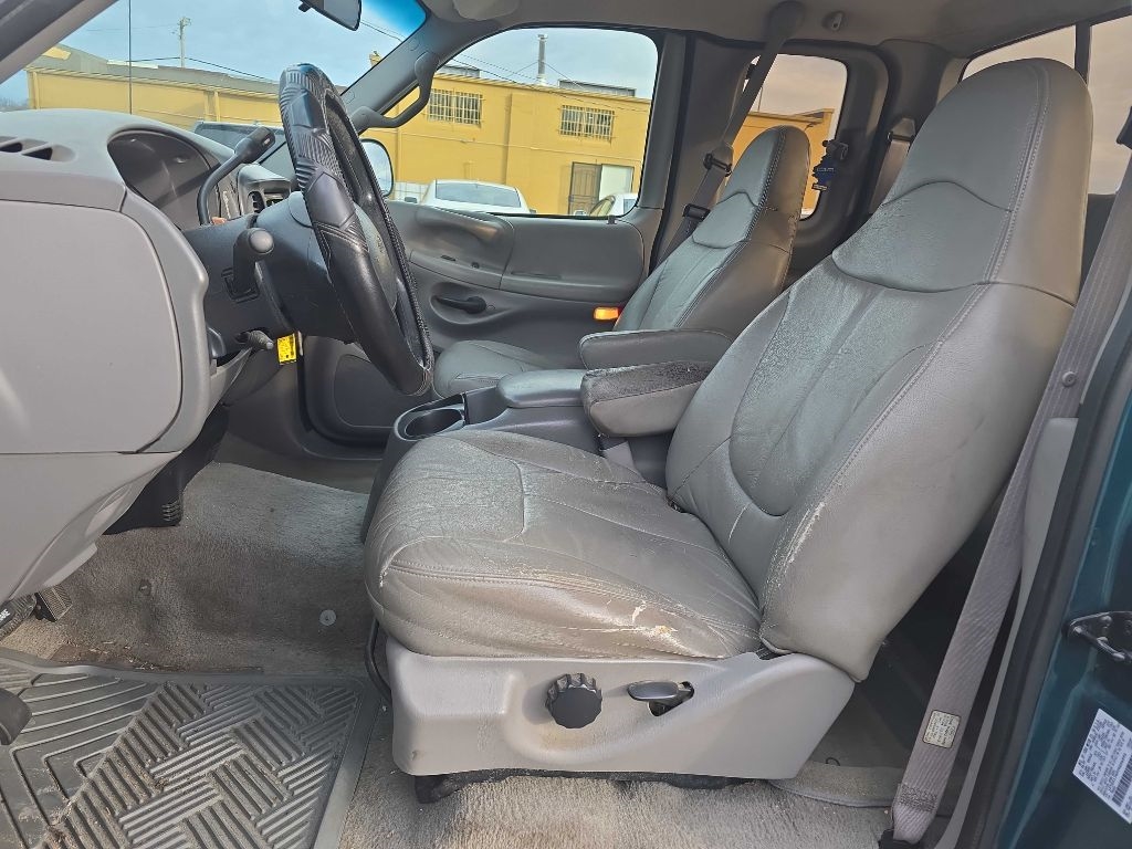 Ford F-150 SuperCab Short Bed 2WD 1997