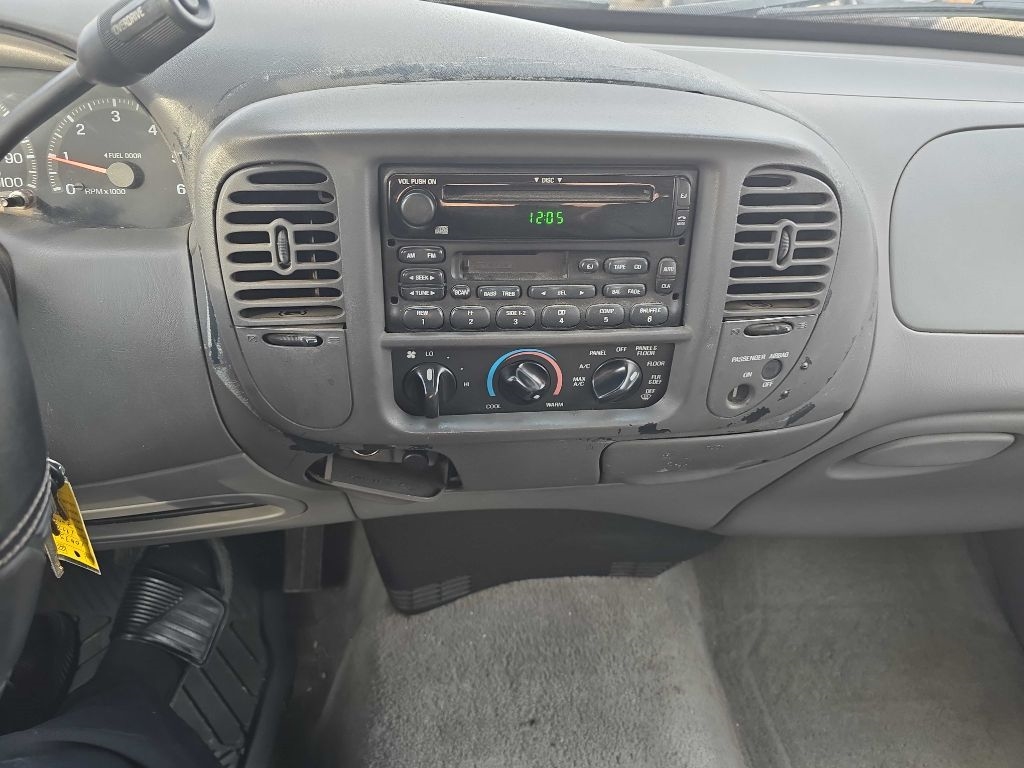 Ford F-150 SuperCab Short Bed 2WD 1997