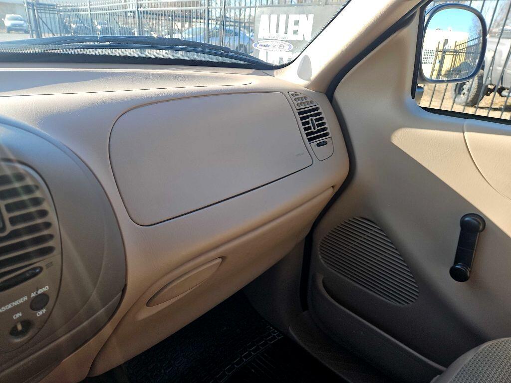 Ford F-150 WS Reg. Cab Short Bed 2WD 1999