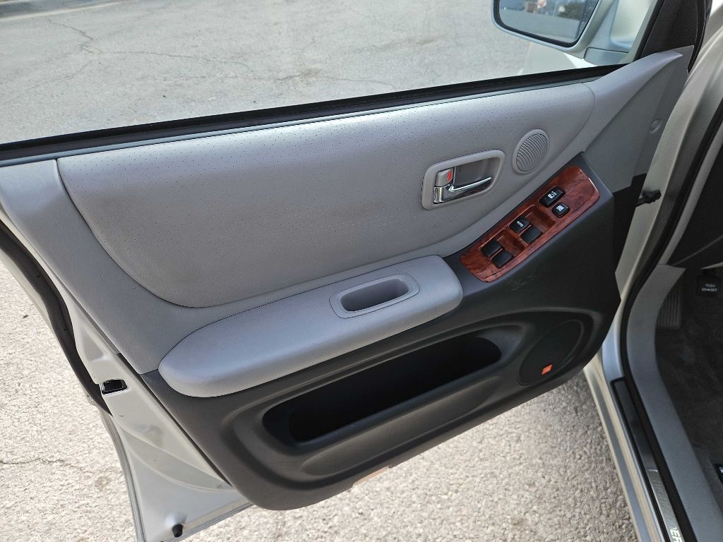 Toyota Highlander V6 2WD with 3rd-Row Seat 2006