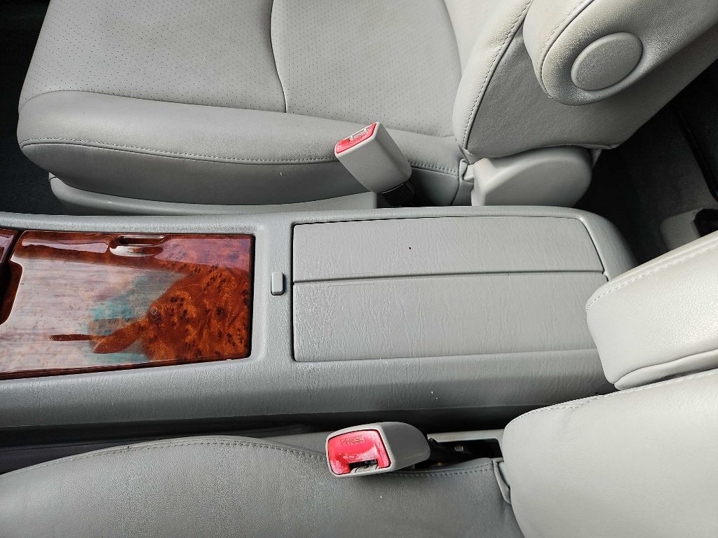 Toyota Highlander V6 2WD with 3rd-Row Seat 2006