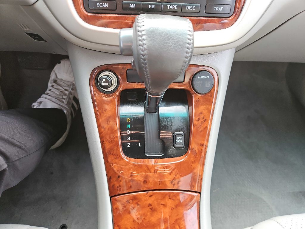 Toyota Highlander V6 2WD with 3rd-Row Seat 2006